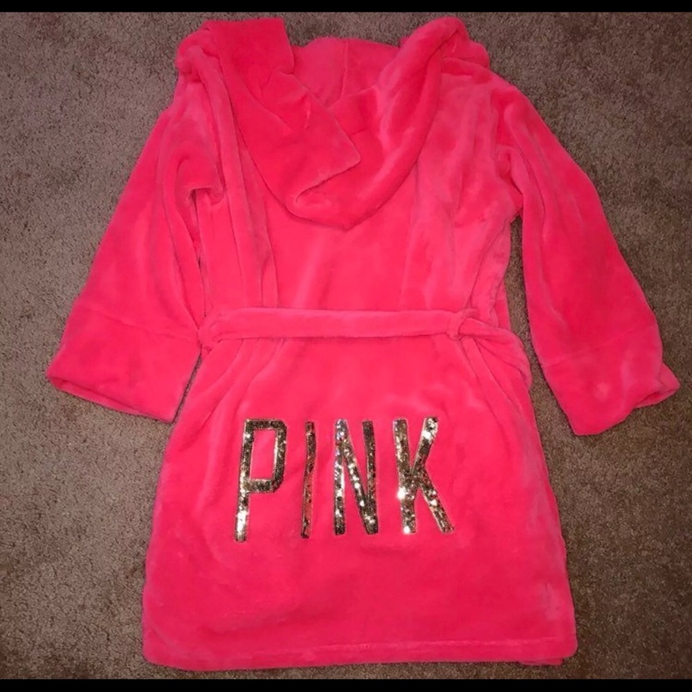 {SOLD} VS Pink Plush Robe - Picture 3 of 3